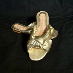 BCBGMAXAZRIA Metallic Gold Slide Sandals – Size 6